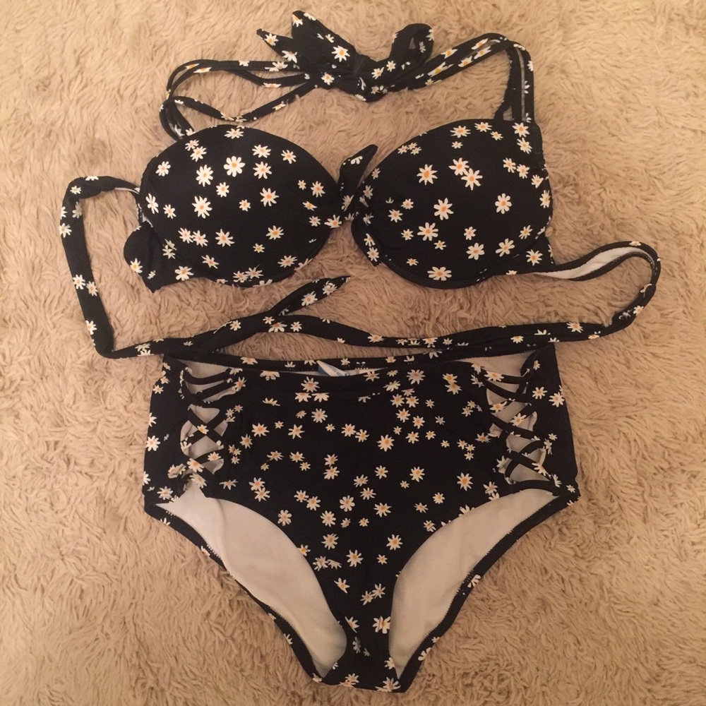 🌼 Daisy Print Bikini 🌼